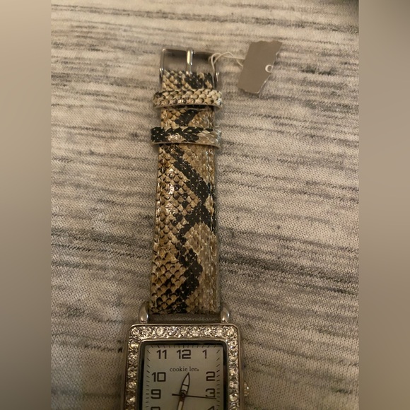 Cookie Lee Quartz Crystal Bezel Ladies Watch. - Picture 2 of 7